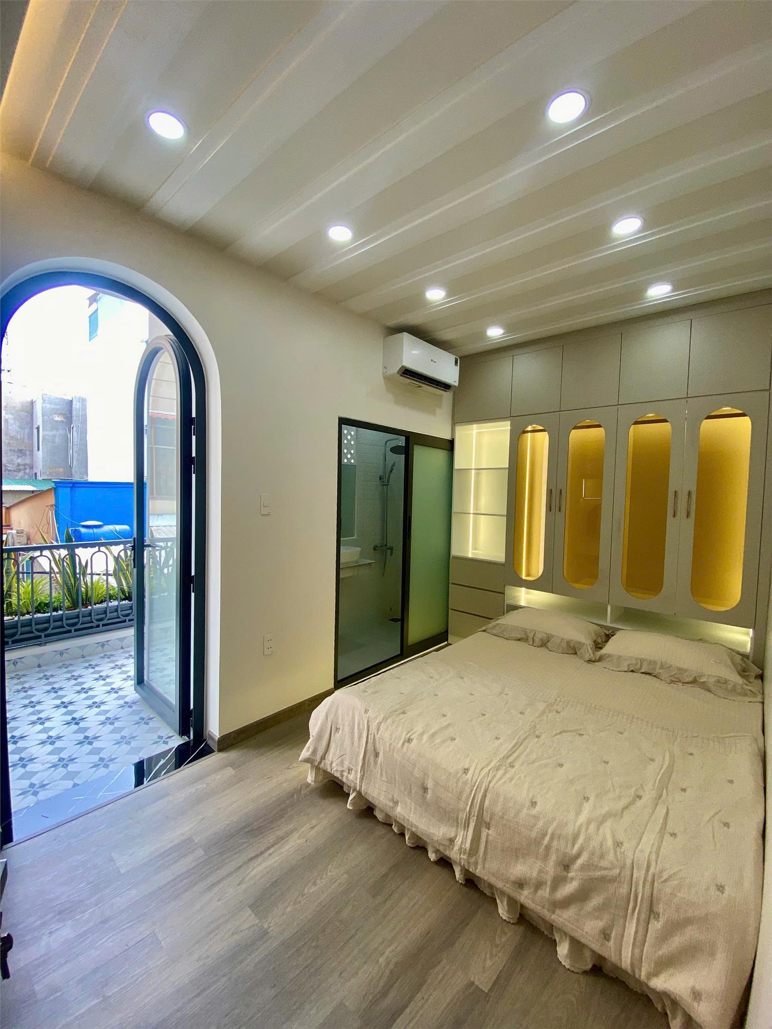 Nhà vừa ở vừa kinh doanh, hơn 5 tỷ, cạnh Phú Mỹ Hưng, 2 tầng