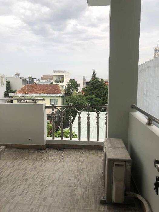Nhà 2 tầng còn mới, hxh đỗ cửa cách mặt tiền 30m Quận 9