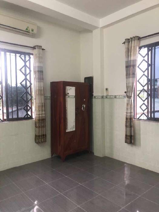 Nhà 2 tầng còn mới, hxh đỗ cửa cách mặt tiền 30m Quận 9