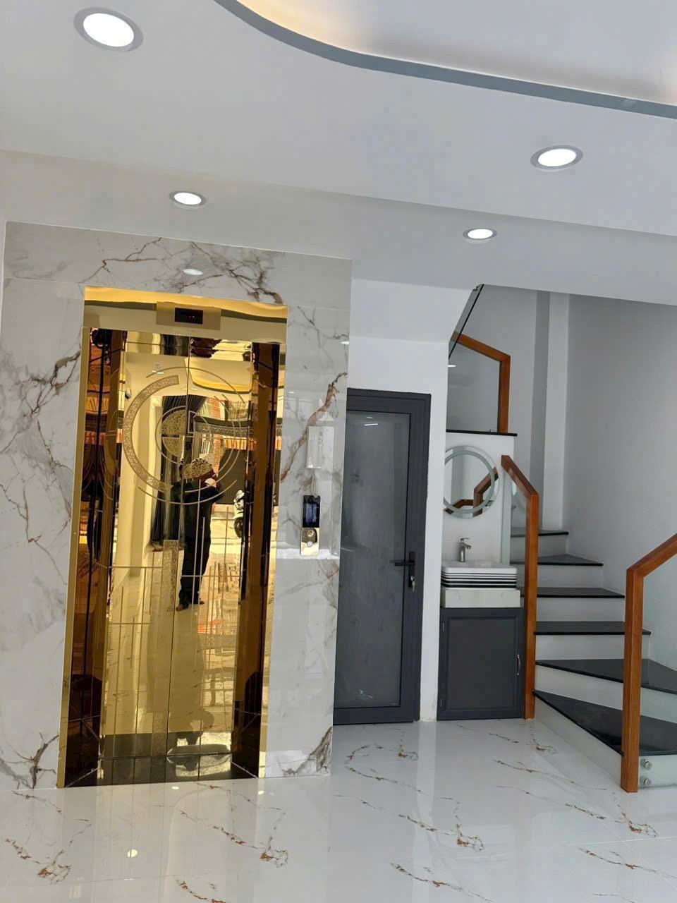 BÁN NHÀ MẶT TIỀN  ( 4.1m x 14.5m ) + 5 LẦU THANG MÁY + GẦN EMART PHAN VĂN TRỊ