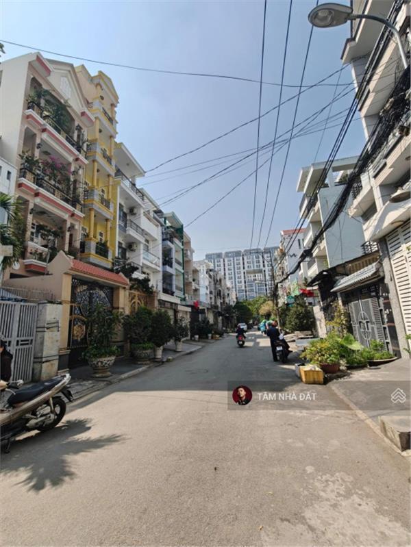 Bán Đất - Giá rẻ - Ngang 5m dài 20m - Khu đồng bộ - Hẻm Nhựa thông thoáng giá 10 tỷ