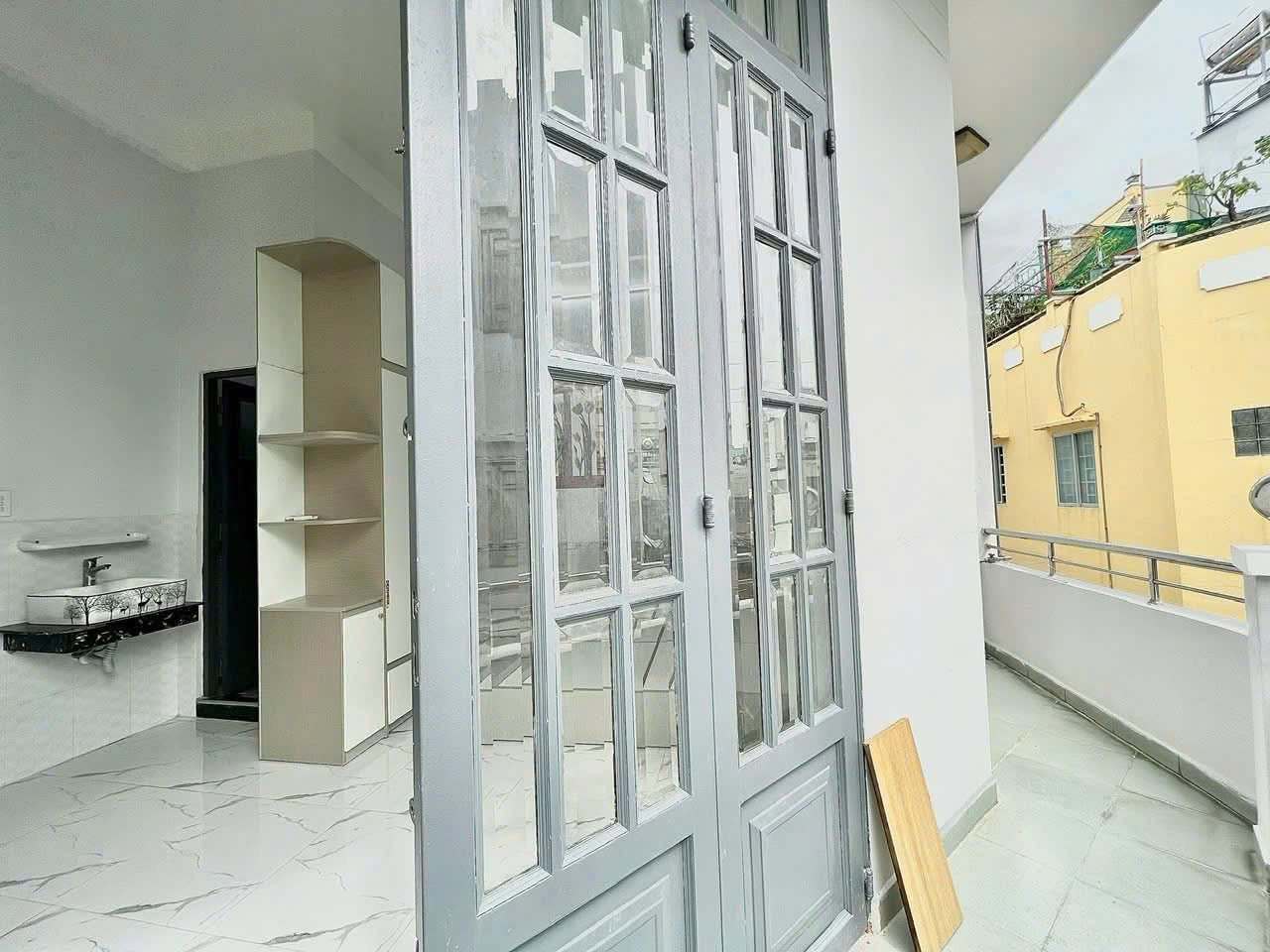 Nhà góc 4 tầng (6.1x10m) nở hậu DT lớn Bùi Minh Trực P5Q8. Giá 5.98 tỷ