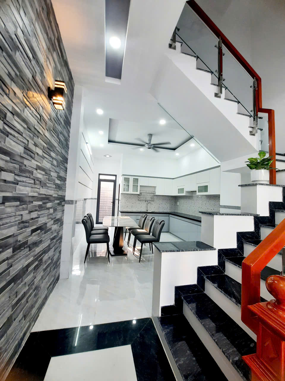 Bán nhà mới xây đường số 6 linh xuân thủ đức .LH 0909428959.