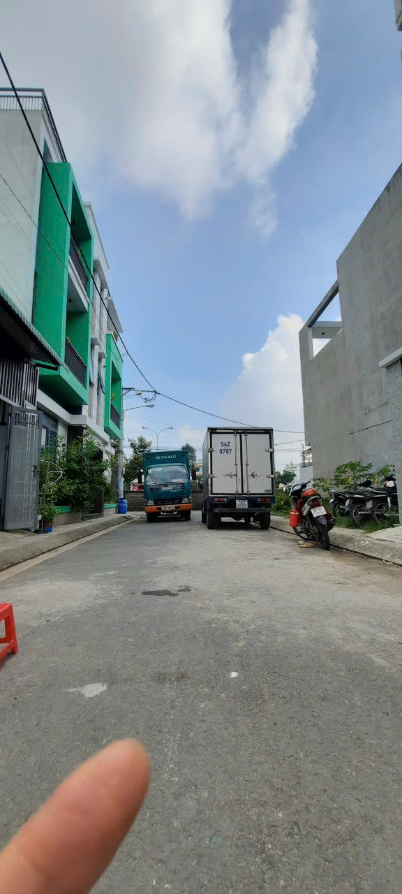 Bán nhà mới xây đường số 6 linh xuân thủ đức .LH 0909428959.