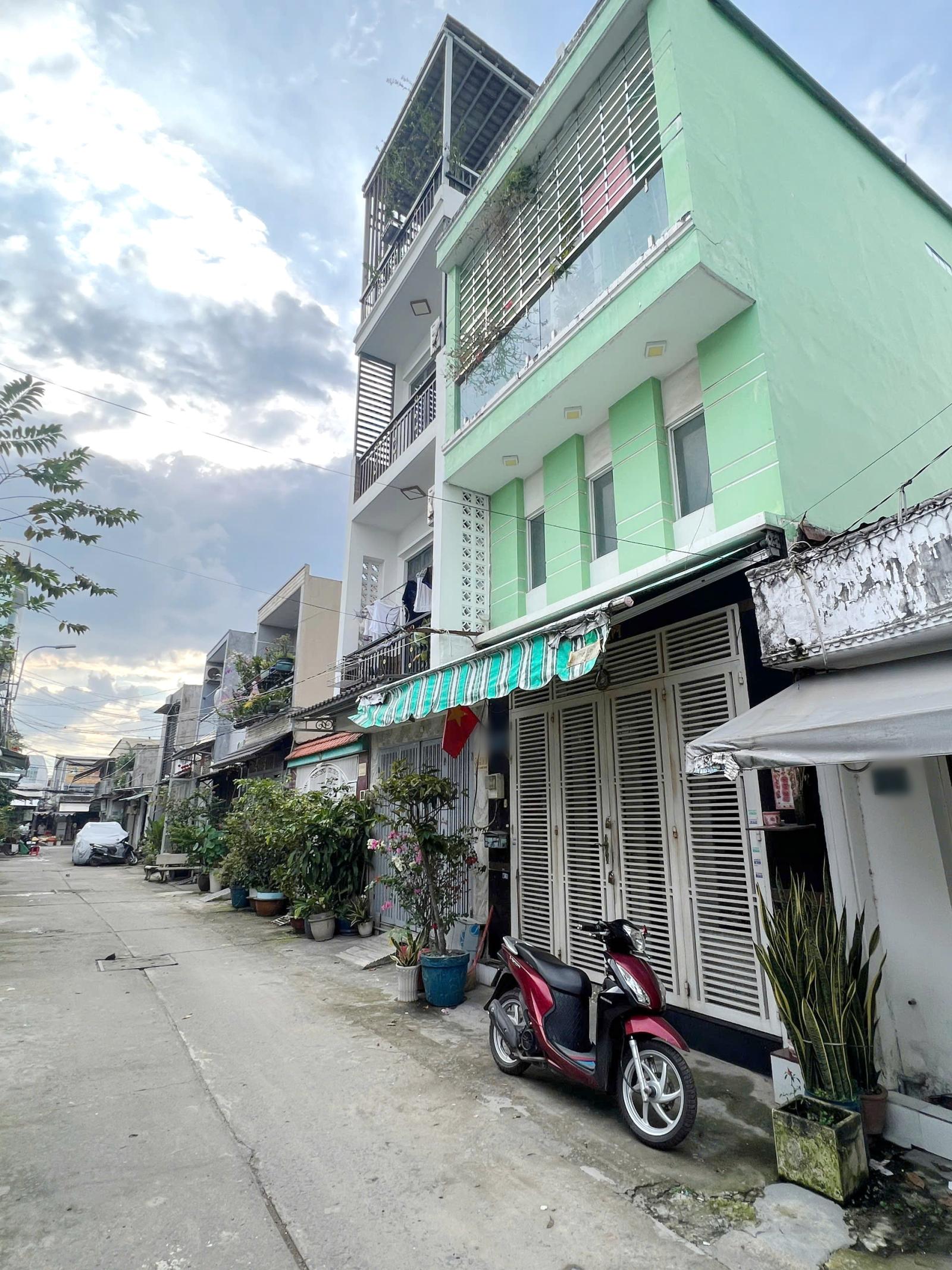 Nhà mới 3 tầng C3 Phạm Hùng,Bình Hưng,Bình Chánh. Giá: 3.7 tỷ