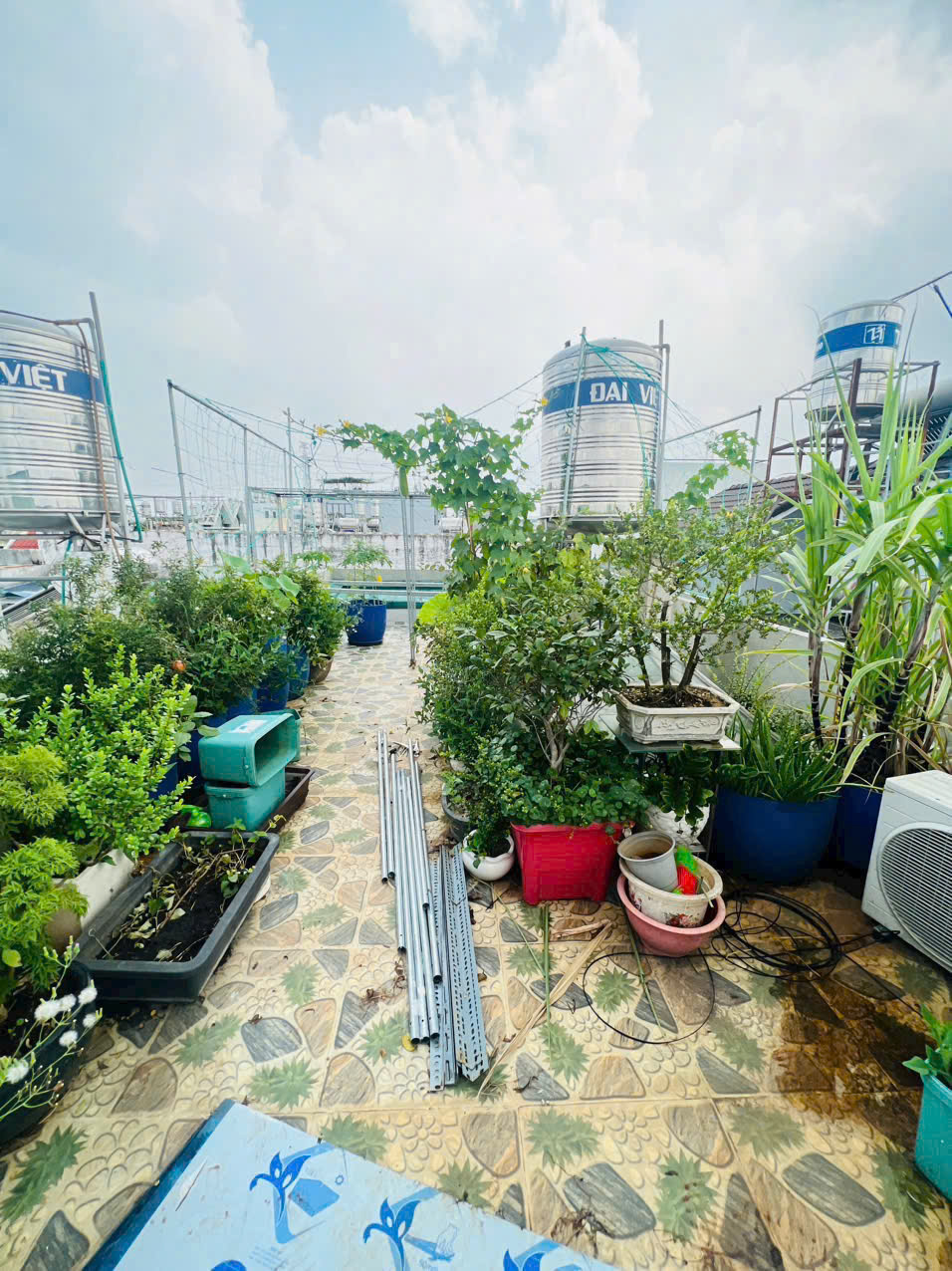 Bình Tân: Nhà 3 tầng, 4 phòng ngủ, sổ hồng, hẻm 8, 61m2 - Giá 5.2 tỷ. Cơ hội vàng an cư, vị trí