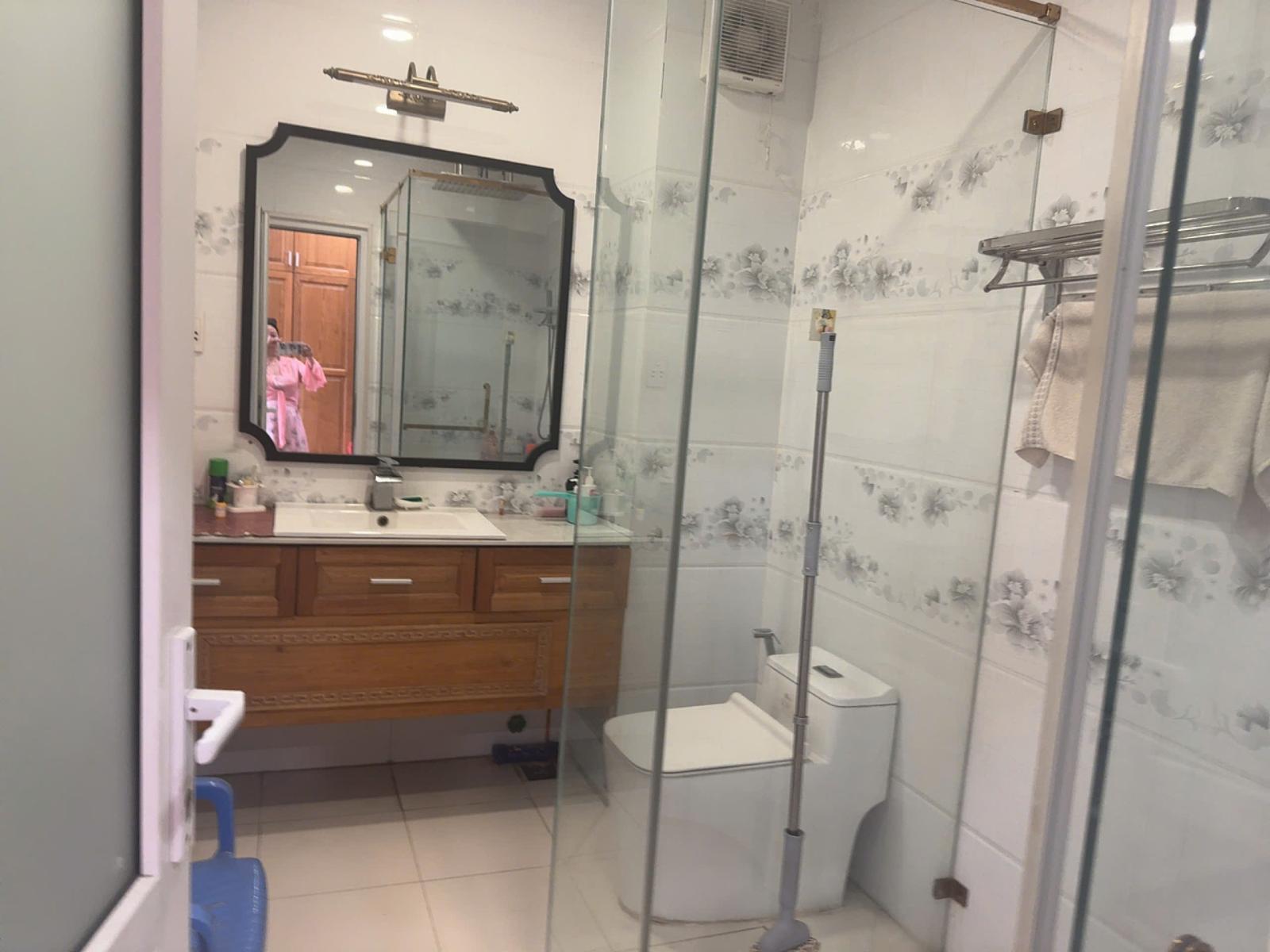 Bình Tân: Nhà 4 tầng, 64m2, 5PN, ngõ 6, sổ đỏ, giá 6.5 tỷ - Không gian sống lý tưởng, giá trị đầu