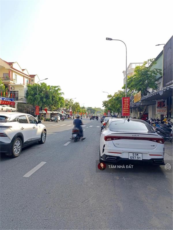 Mặt Tiền Kinh Doanh Quận Gò Vấp +  Đỗ xe hơi vô tư - 4x13m - 4 tầng BTCT Có Vỉa Hè Lớn