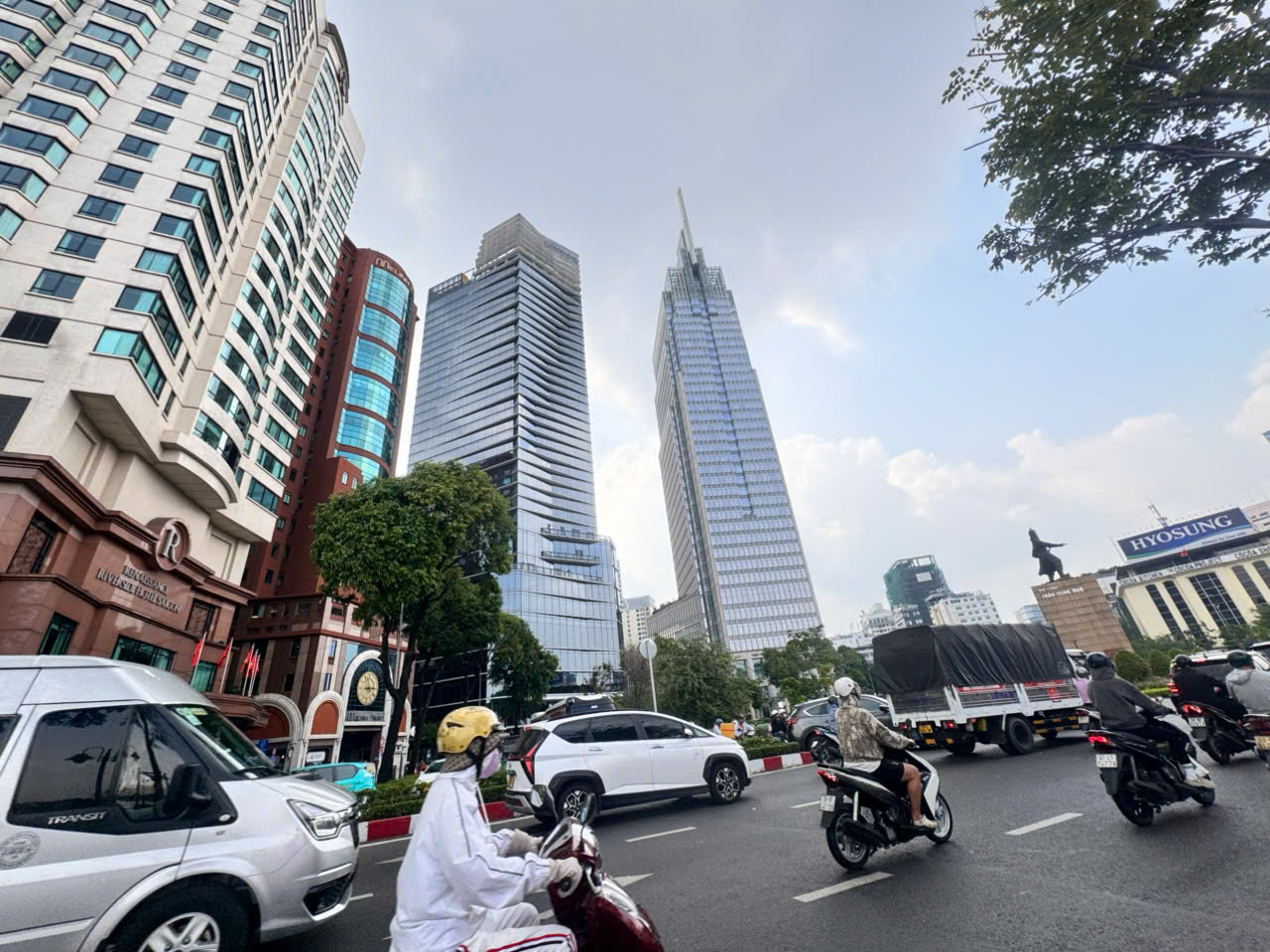 BÁN SIÊU PHẨM KHAN HIÊM- TÒA NHÀ 8 TẦNG CÓ HẦM THANG MÁY- MẶT TIỀN ĐÔNG DU, QUẬN 1- DT 77M2- VIEW