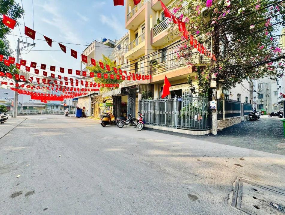 Nhà Mới Xây Hẻm 5m_Dương Quảng Hàm __Có Thang Máy __Diện tích: 4m x 17m 4 Lầu 4 Phòng_6wc