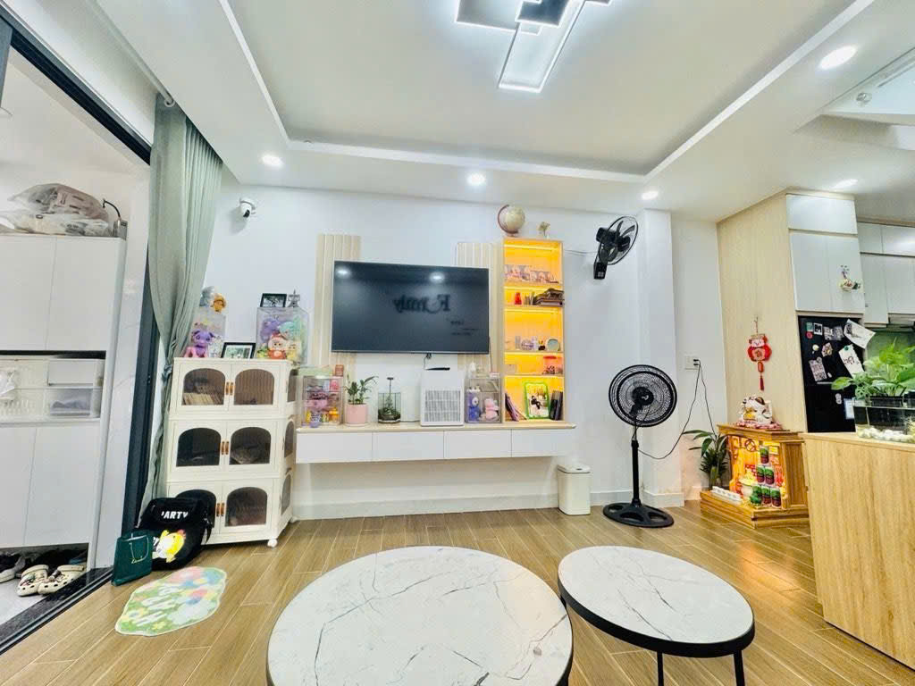 NHÀ MỚI Ở LIỀN – CÁCH Q.4 MỘT CÂY CẦU – HẺM XE HƠI