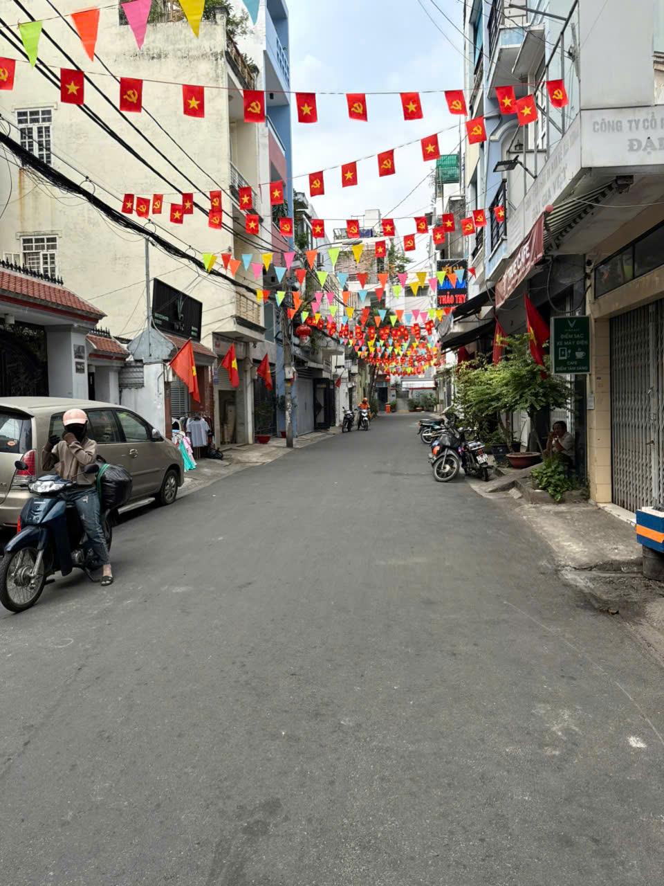 **Bán nhà MT Lê Văn Sỹ ** phường 2 Tân Bình (3,5*11m) - hơn 8 tỷ