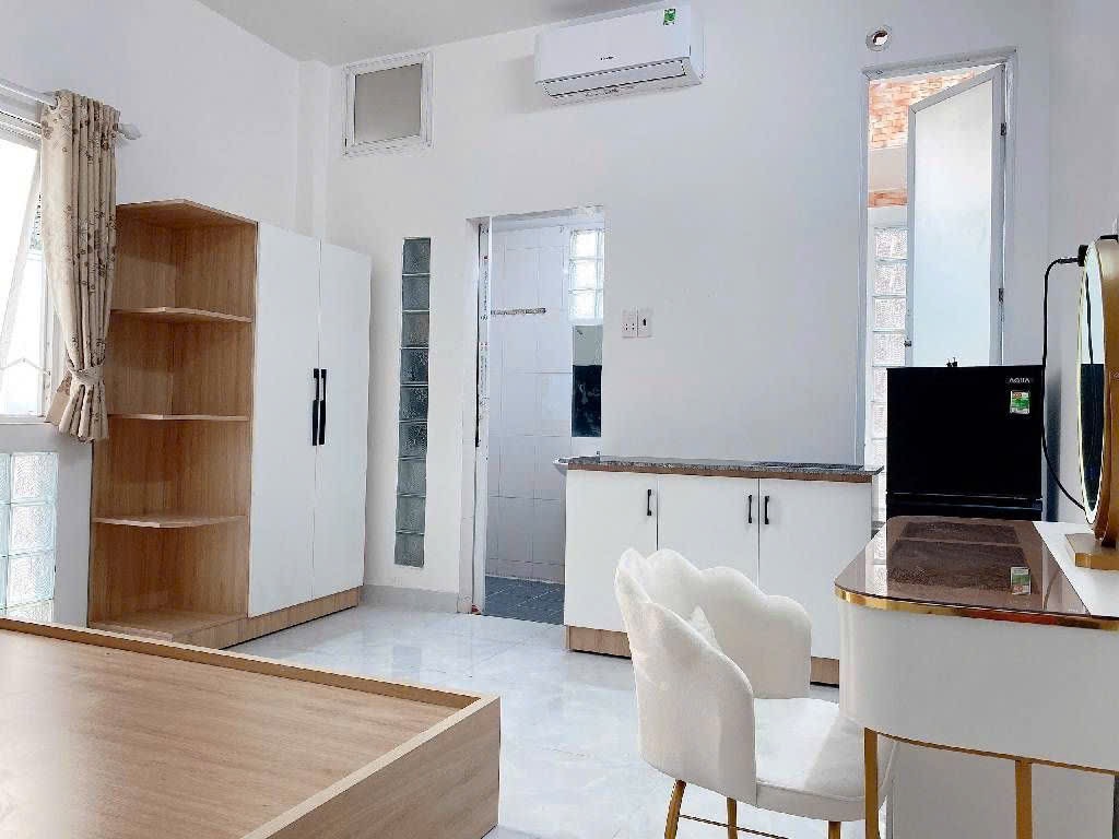 NHÀ ĐẸP FULL NỘI THẤT,  GẦN EMART – HẺM XE HƠI THÔNG