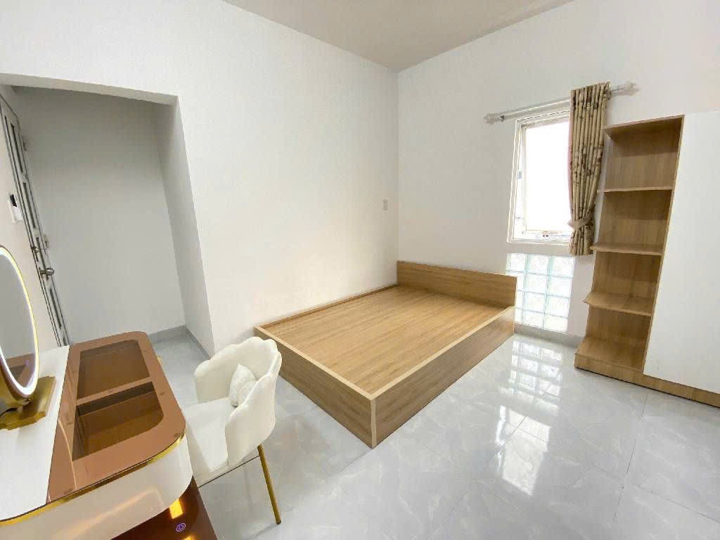 NHÀ ĐẸP FULL NỘI THẤT,  GẦN EMART – HẺM XE HƠI THÔNG