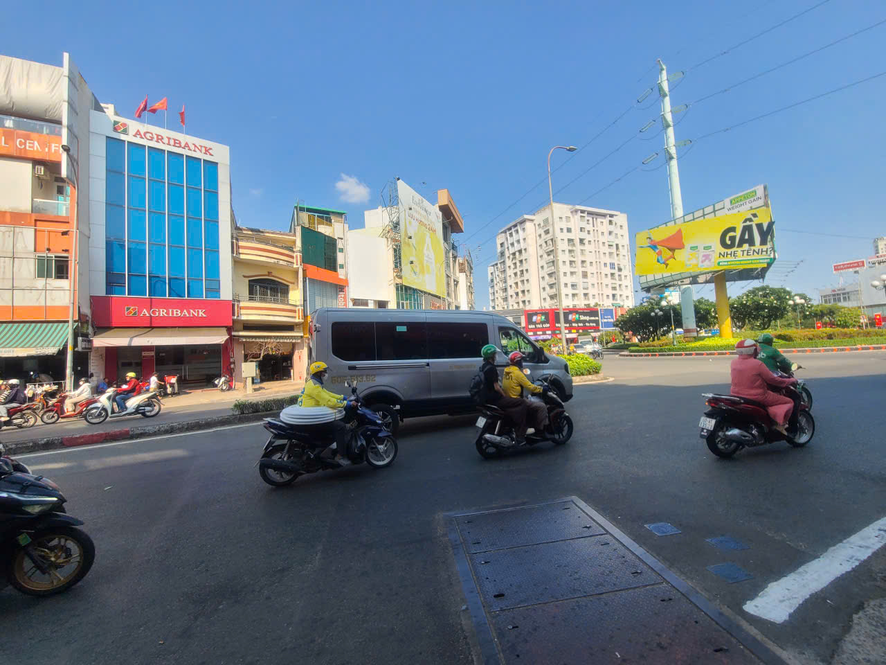 Hẻm Xe Tải  297 Lý Thường Kiệt. DT: (8,5x26)m  Kết Cấu 5 Tầng giá: 85 tỷ(TL)