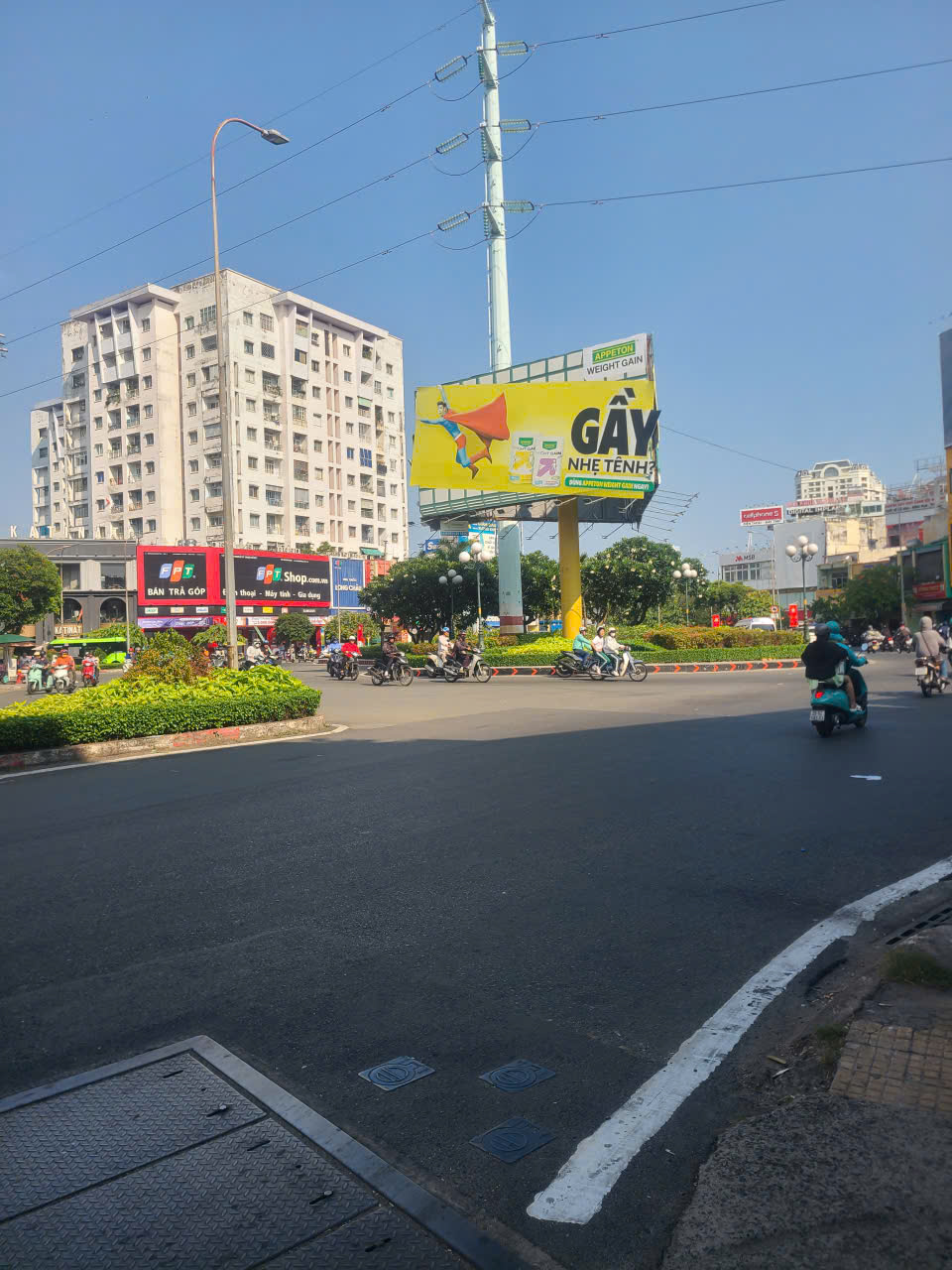 Hẻm Xe Tải  297 Lý Thường Kiệt. DT: (8,5x26)m  Kết Cấu 5 Tầng giá: 85 tỷ(TL)