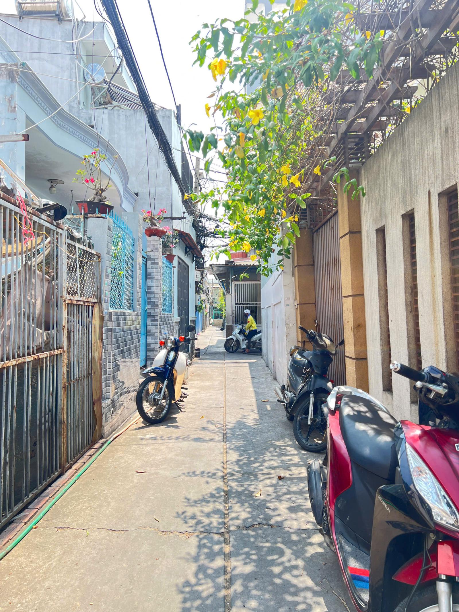 Nhà nát (180m2) 2 mặt hẻm đường Phạm Thế Hiển P6Q8. Giá: 8.5 tỷ