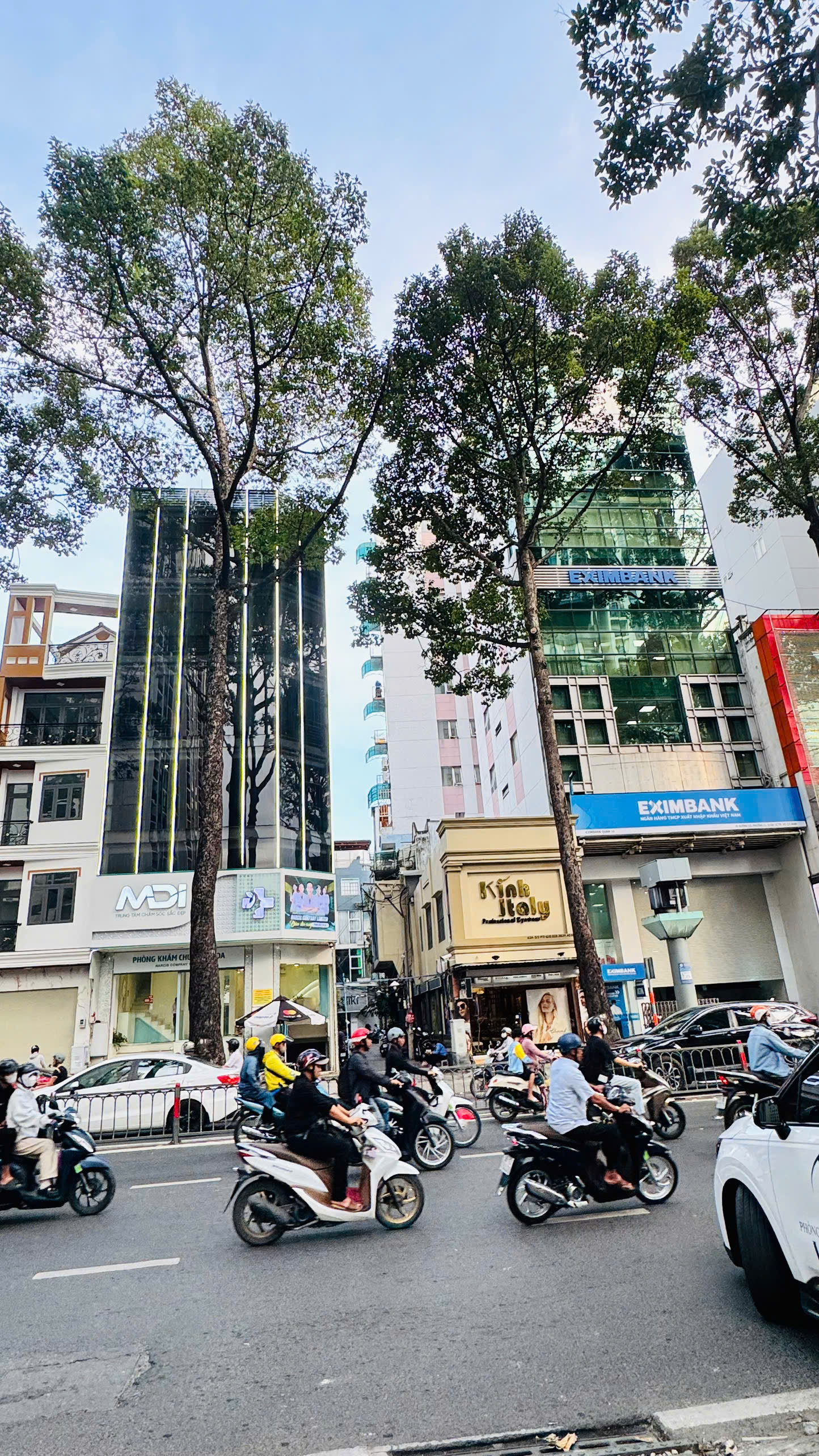 BÁN BUILDING 7 TẦNG CÓ HẦM - MẶT TIỀN KD ĐƯỜNG 3/2, QUẬN 10 - VỊ TRÍ SIÊU VIP NGAY  VÒNG XOAY DÂN