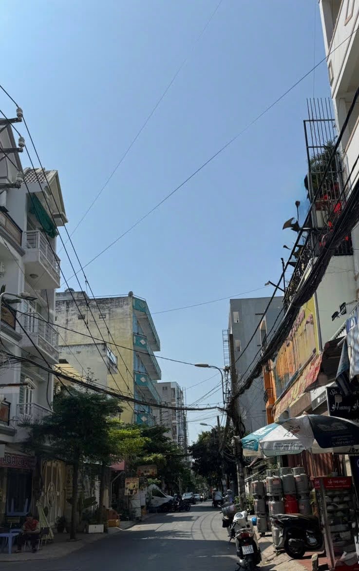Bán nhà Gò Vấp, hẻm xe hơi Dương Quảng Hàm , gần ĐH Văn Lang,  100M2, 4 tầng, 10 tỷ