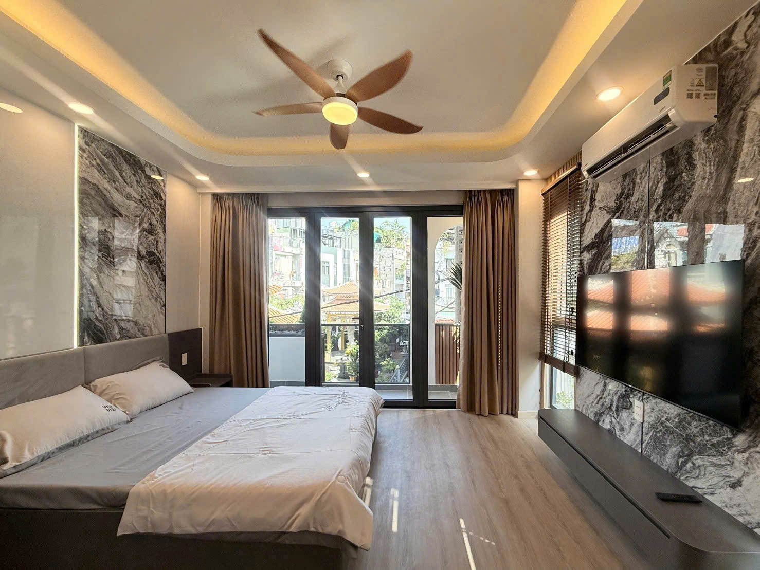Giảm 800 triệu còn 7 tỷ 2 thương lượng - Cần Bán gấp Siêu phẩm nhà mới 4 lầu Điện Biên Phủ