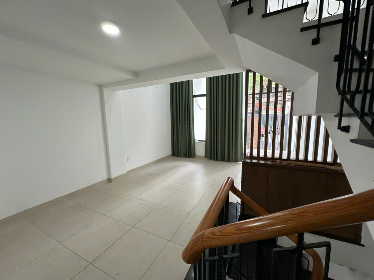 Hẽm VÍP Nhựa 12m .Cách Mặt Tiền 30m DT 6.2 X 16m KC 4 Tầng Siêu Vị Trí Ngay Công Viên Lê Thị Riêng
