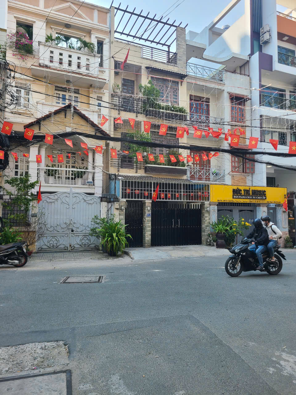 Hẽm VÍP Nhựa 12m .Cách Mặt Tiền 30m DT 6.2 X 16m KC 4 Tầng Siêu Vị Trí Ngay Công Viên Lê Thị Riêng