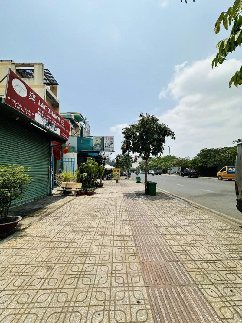 Bán nhà Mặt tiền Tô Hiệu - gần ngã tư Hòa Bình, 4x29m, 2 Tầng, 3 PN, chỉ 15,5 tỷ.