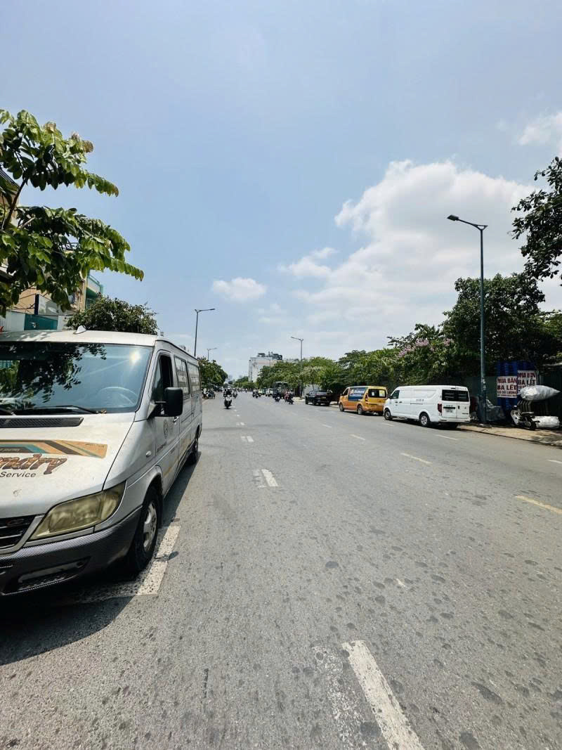 Bán nhà Mặt tiền Tô Hiệu - gần ngã tư Hòa Bình, 4x29m, 2 Tầng, 3 PN, chỉ 15,5 tỷ.