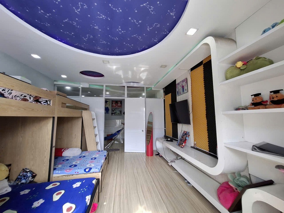 Bán nhà lô góc HXH Tân Hòa Đông, Bình Trị Đông, TP HCM, 194m2, 4 tầng, ngang 10m, thang máy, nở hậu 