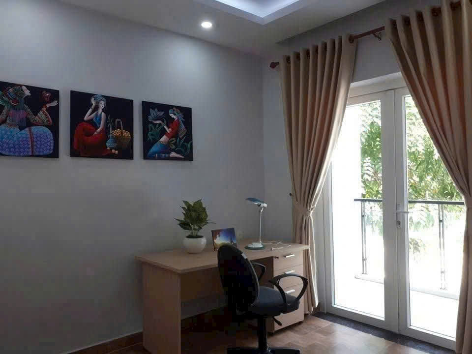 Bán nhà Mega Village trục chính 20m, đối diện hồ bơi, giá giảm sâu