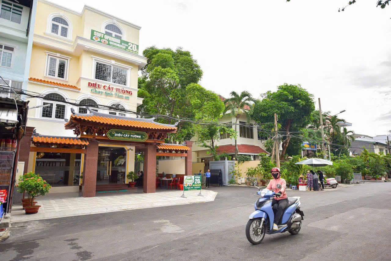 BÁN NHÀ HÀNG GÓC 2 MẶT TIỀN 46 HUỲNH LAN KHANH, PHƯỜNG 2, QUẬN TÂN BÌNH