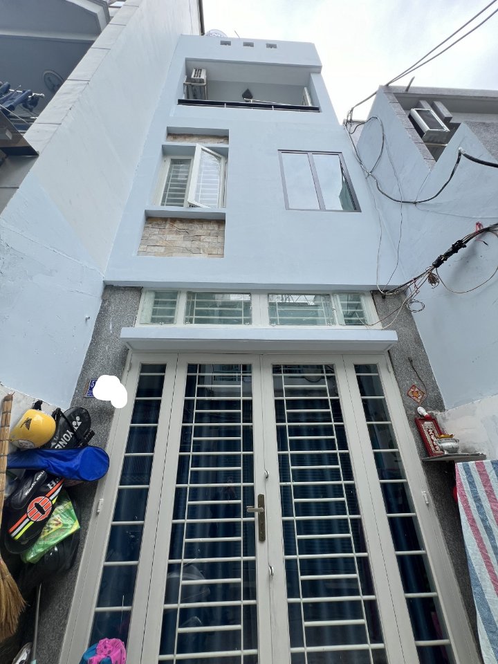 QUẬN 1 - 30 M2  - SÁT HẺM XE HƠI - GẦN MẶT TIỀN - 4 TẦNG BTCT - KO QH - 5.5 TỶ. 