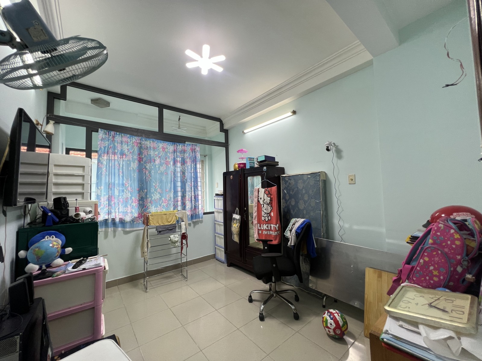 QUẬN 1 - 30 M2  - SÁT HẺM XE HƠI - GẦN MẶT TIỀN - 4 TẦNG BTCT - KO QH - 5.5 TỶ. 