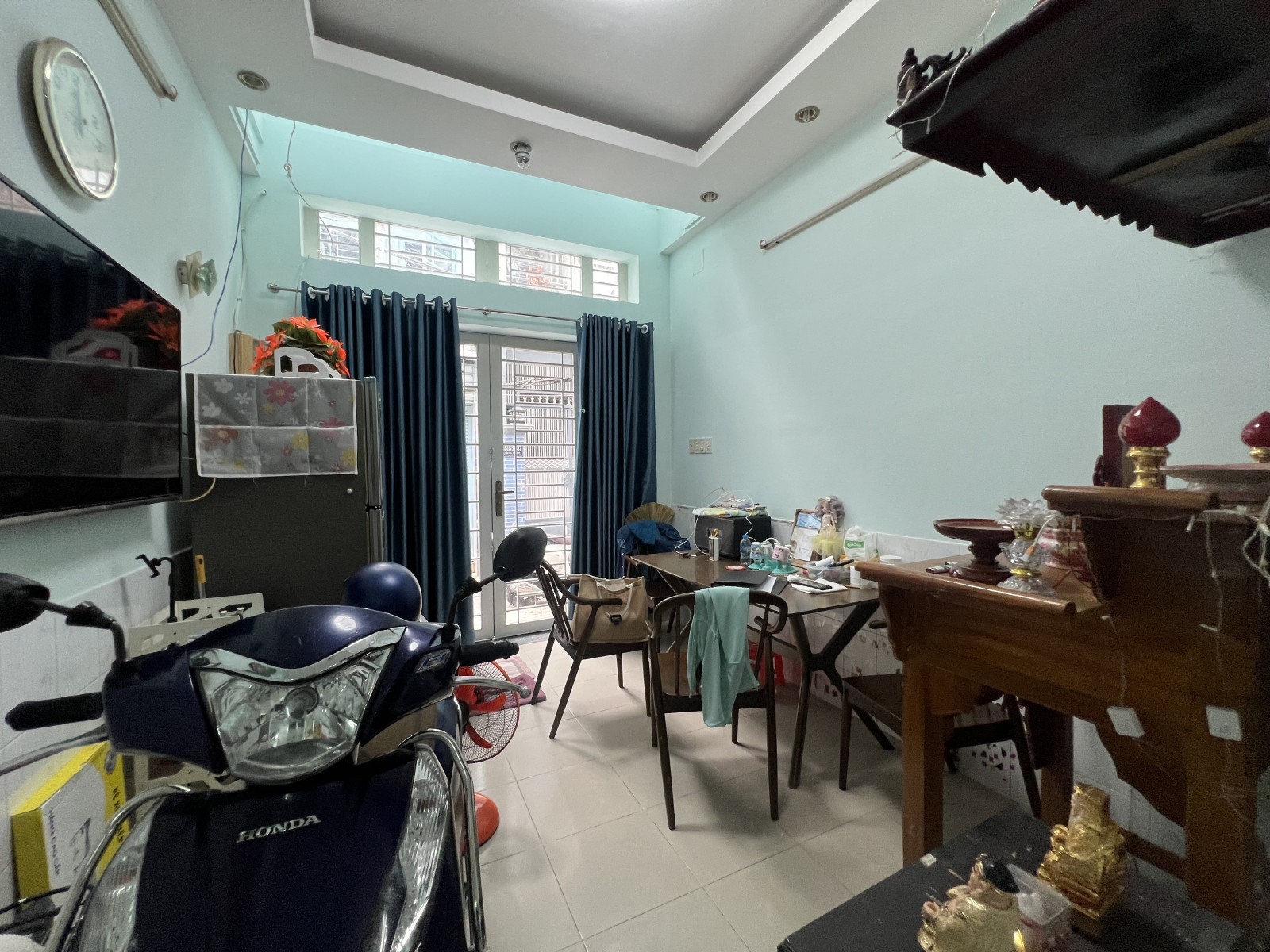 QUẬN 1 - 30 M2  - SÁT HẺM XE HƠI - GẦN MẶT TIỀN - 4 TẦNG BTCT - KO QH - 5.5 TỶ. 