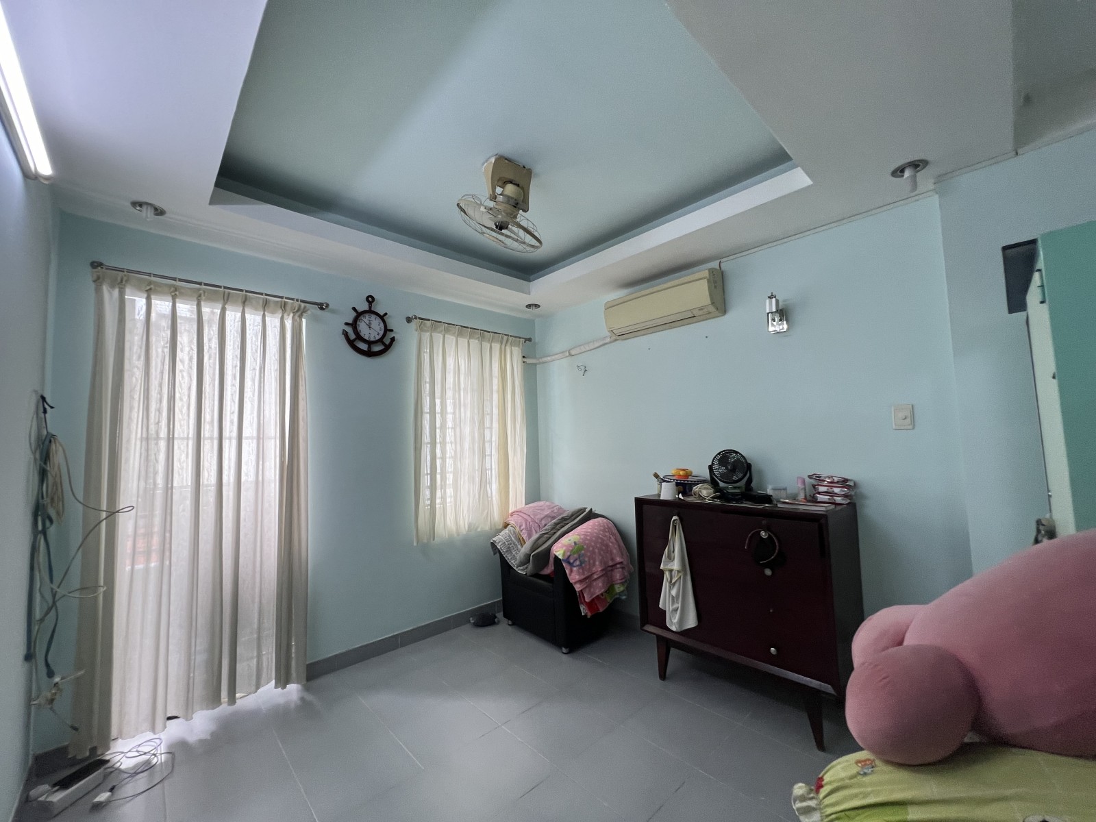 QUẬN 1 - 30 M2  - SÁT HẺM XE HƠI - GẦN MẶT TIỀN - 4 TẦNG BTCT - KO QH - 5.5 TỶ. 