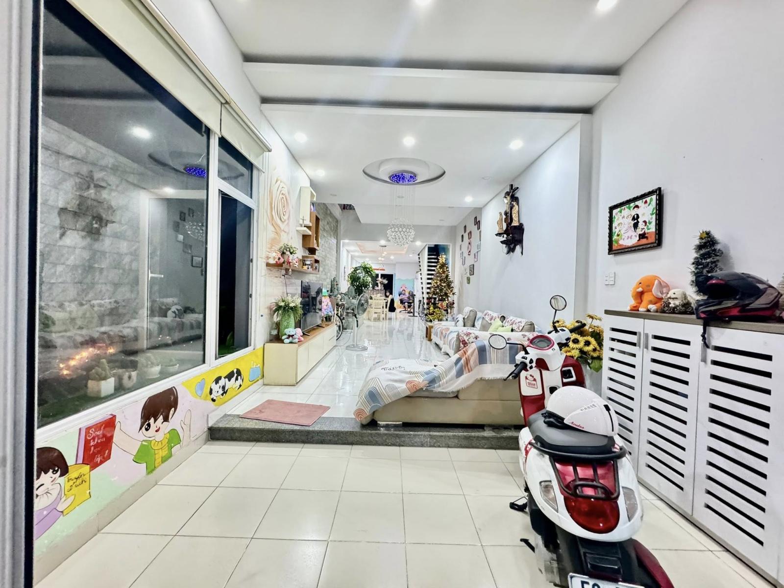Nhà 3 tầng Mặt tiền đường Mai Hắc Đế, ngang 5m,  Quận 8. Giá 11.5 tỷ