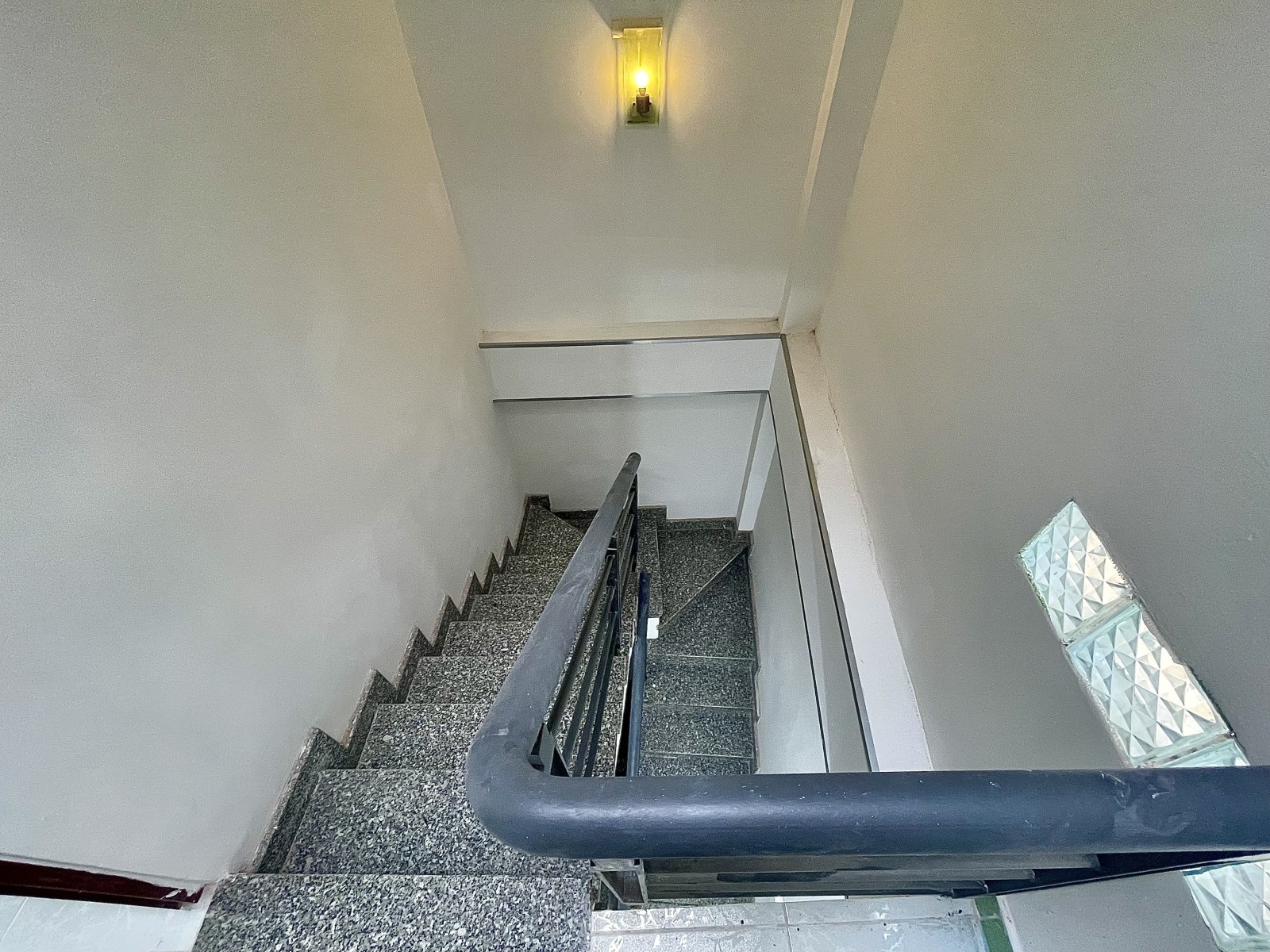 Bán nhà Lê Bình, Hoàng Văn Thụ, Tân Bình, 25m2, 4 tầng, 5.4 tỷ.