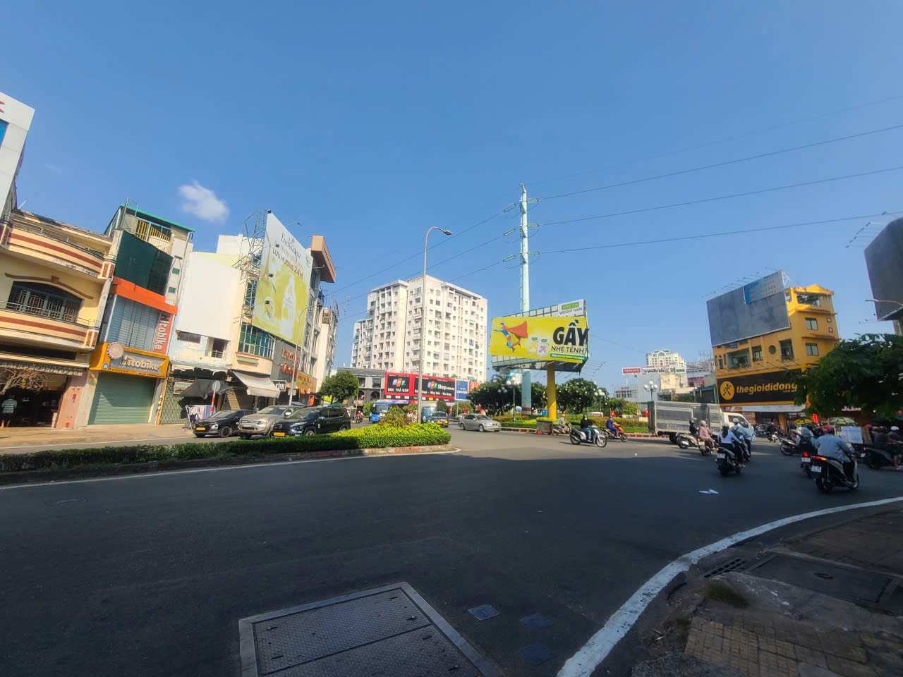 Siêu Phẩm Mặt Tiền Âu Cơ P.9 Ngay Vòng Xoay Lê Đại Hành DT 6.8 x 25m CN 135m2.