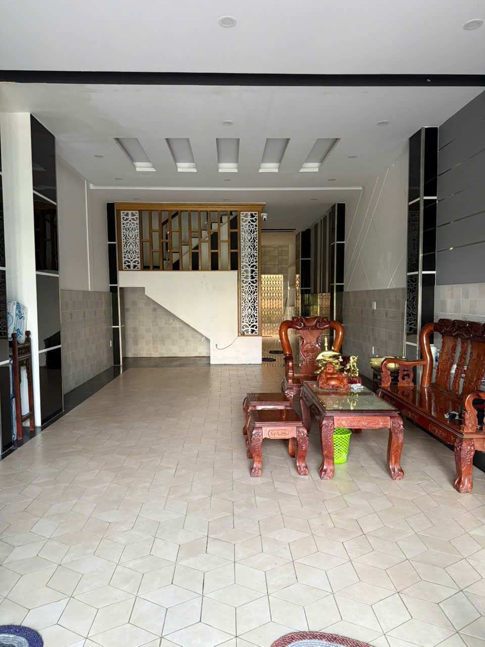 Bán nhà siêu đẹp 5x20m 1 trệt 3 lầu sân thượng MT Trịnh Quang Nghị Bình Chánh