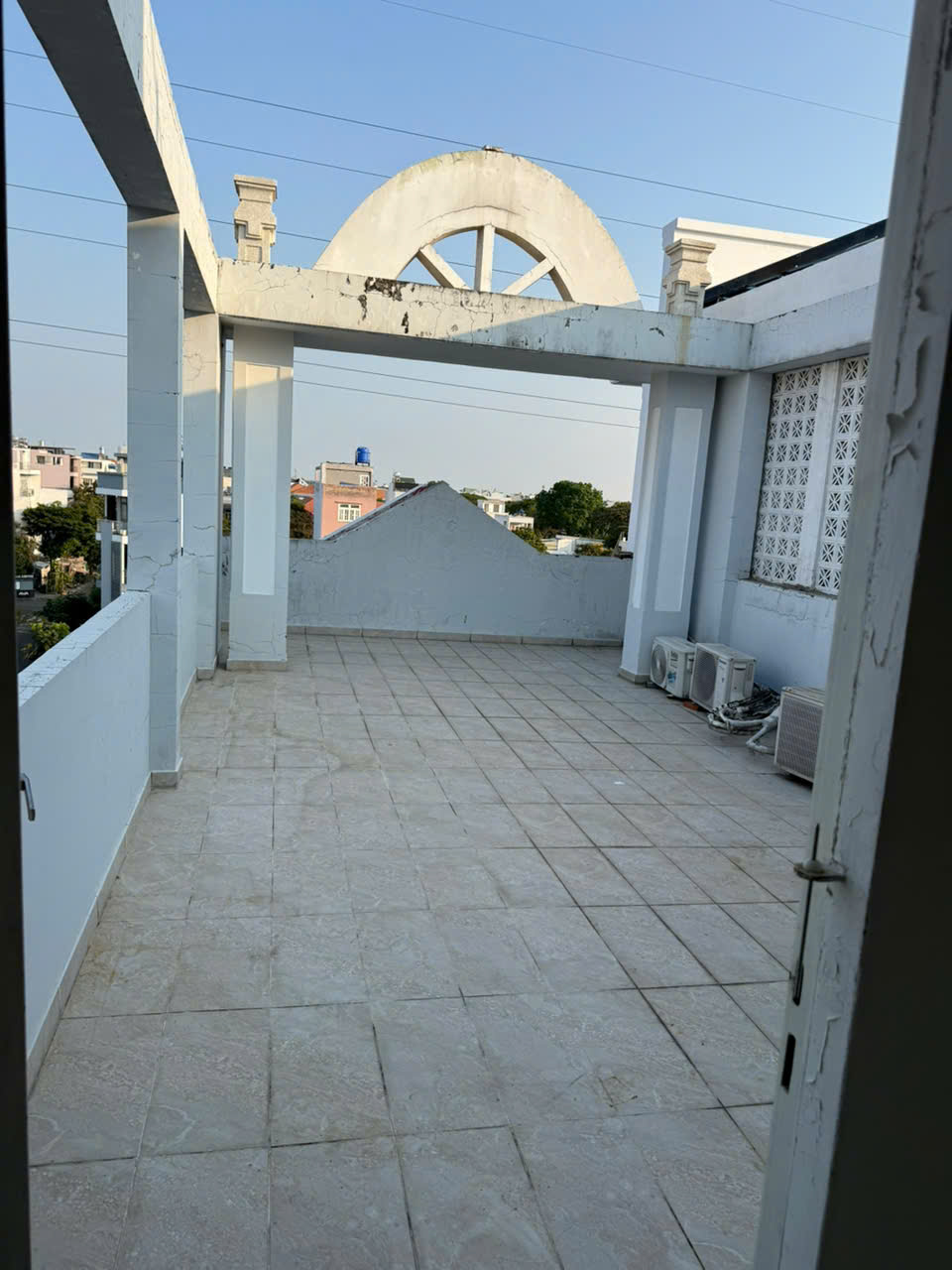 Bán nhà siêu đẹp 5x20m 1 trệt 3 lầu sân thượng MT Trịnh Quang Nghị Bình Chánh