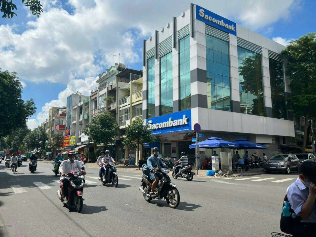 - Bán căn góc 2 mặt tiền Lãnh Binh Thăng vs Đường số 9 Cư Xá Bình Thới P8 Quận 11.