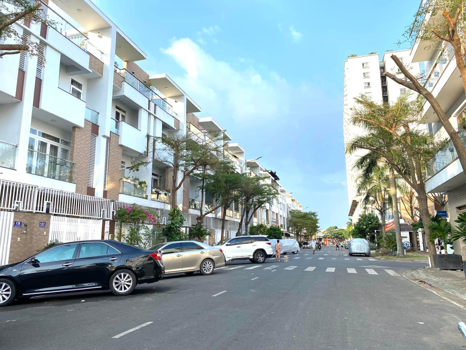 MT Lê Niệm 4.7x18m cấp 4 giá 10.5 tỷ