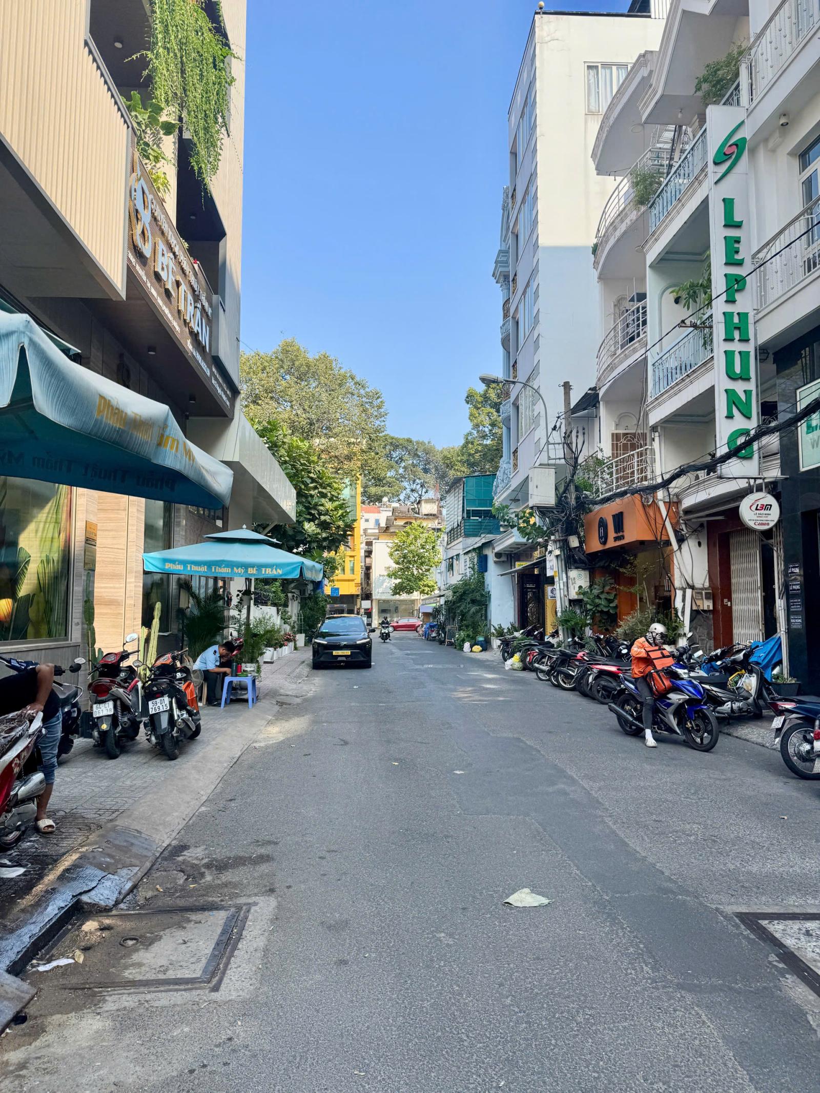 - Building. Hẻm VIP rộng 12m. Thông Nguyễn Thị Minh Khai - Võ Văn Tần