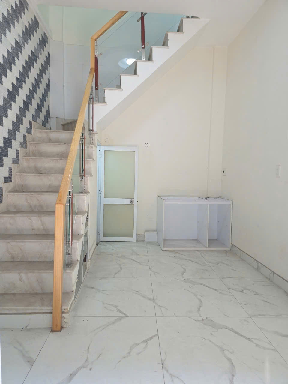 LÃNH BINH THĂNG Q11 HẺM 4M 28M2 2 TẦNG 2PN 2WC CHỈ 5.25 TỶ