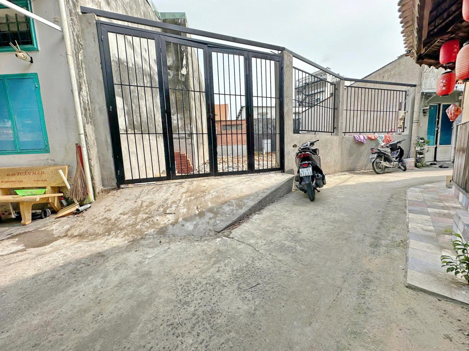 Bán lô đất thổ cư vị trí đẹp tiện xây CHDV Đường số 49. Quận 7