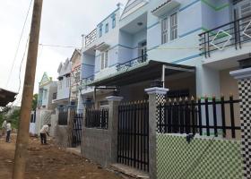 Nhà mới xây rất đẹp, gần chợ Hưng Long - Bình Chánh giá 500 - 700 triệu/căn (0934502009) 911400