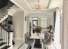 Chính chủ bán gấp villa tại đường Nguyễn Cư Dĩ, P. Thảo Điền, Quận 2, diện tích 10x20m, giá 23 tỷ 5489806