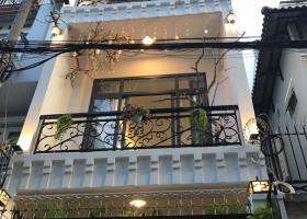 Bán nhà 2 mặt tiền đường Lê Hồng Phong, quận 10, DT: 4.5x15m, nhà 2 lầu. Giá 23.5 tỷ 6664542