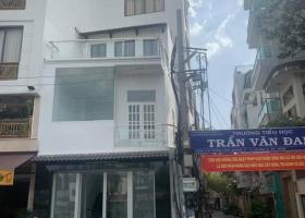 Bán building 2MT Hoàng Hoa Thám, P6, Q. Bình Thạnh DT: 10x35m KC: Hầm + 8 lầu. HĐT: 615tr/th 7123439