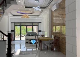 Bán nhà mặt tiền cư xá Nguyễn Trung Trực phường 12 quận 10, DT: 5.95x17.98m, 2 lầu, giá 14.5 tỷ, thích hợp mua ở 7267385